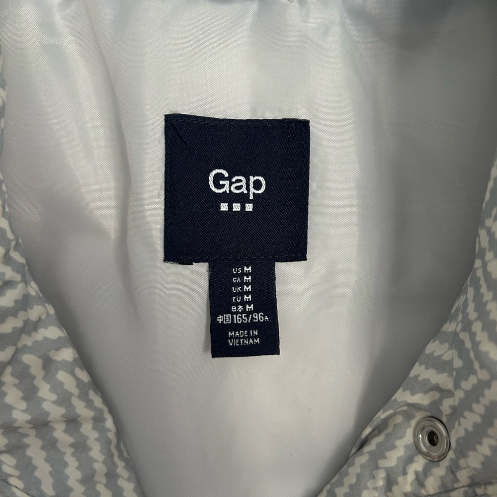 GAP Quilted Puffer Vest - Picture 6 of 6